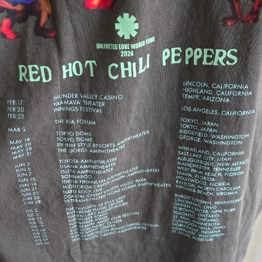 Red Hot Chilipeppers Gray Short Sleeve Unlimited Love World Tour Tee with Logo - Picture 3 of 6